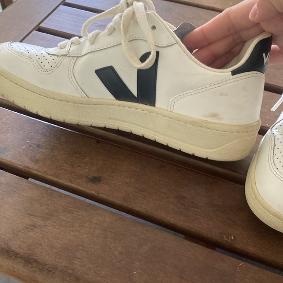Veja Sneakers - Picture 5 of 7